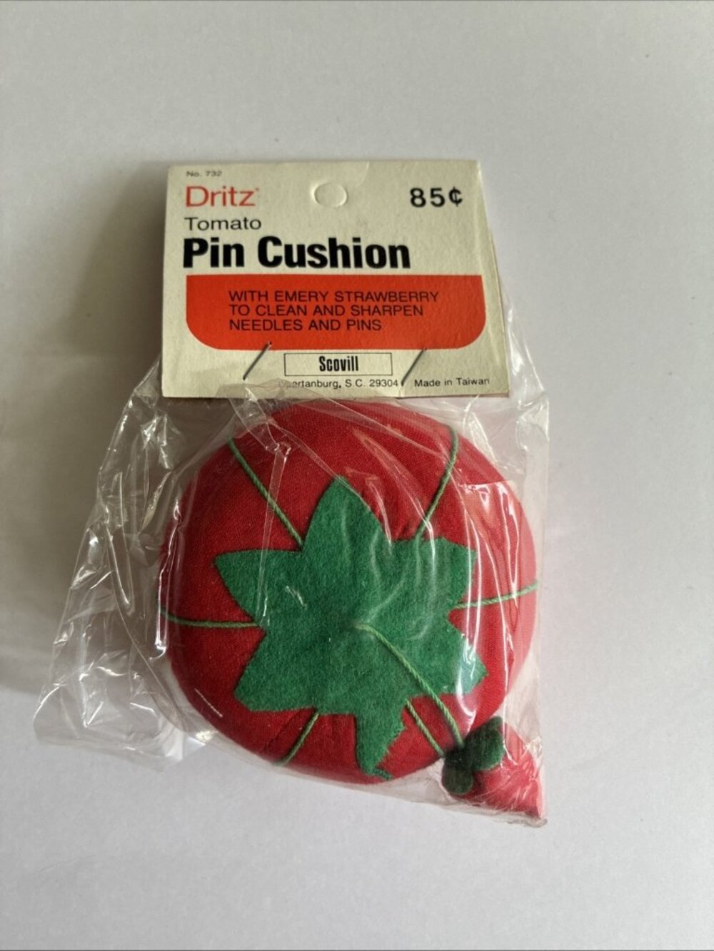Vintage Dritz Tomato Pin Cushion Emery Strawberry No 732 NOS Made Taiwan